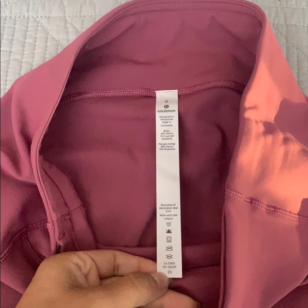 Lululemon - Picture 3 of 3